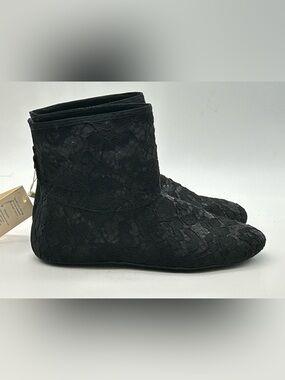NWT Brave Pudding Black “Evening Strolls” Lace Booties